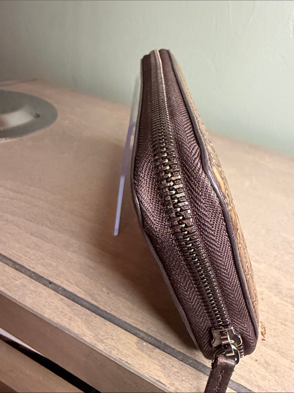 Gucci Microguccissima Zip Around Wallet in Unique Metallic Gold to Bronze - Picture 4 of 11